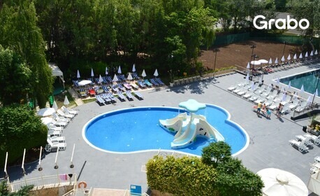 Август и Септември в Слънчев бряг: Нощувка на база All Inclusive, плюс басейн с чадър и шезлонг