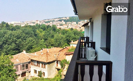 На гости на Старата столица през Юли: Нощувка със закуска за двама - във Велико Търново
