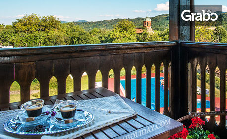 Лято в Еленския Балкан: Нощувка със закуска и вечеря, плюс открит басейн - в с. Средни колиби