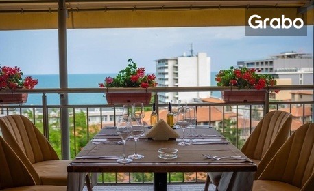 Лятна почивка в Златни пясъци: Нощувка на база All Inclusive, плюс външен басейн с чадър и шезлонг