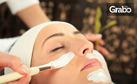 Mеханично почистване на лице, плюс антиакне или депигментираща фототерапия на зона по избор или фотоподмладяваща терапия