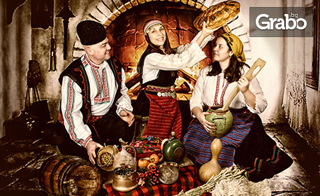 Коледна фотосесия в автентичен български костюм