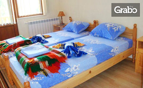 Лято в Родопите: Нощувка в двойна стая или апартамент с три спални, плюс басейн - в с. Пловдивци