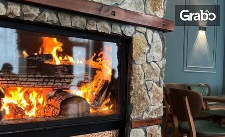 Почивка в сърцето на Родопите: Нощувка в помещение по избор, плюс паркинг, в местност Караманджа, к.к Пампорово