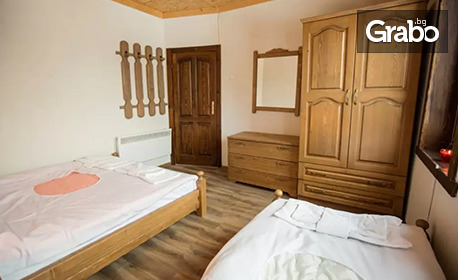 Приказна почивка с компанията в Родопите: Нощувка със закуска в цяла къща за до 13 човека - в с. Гела