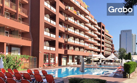 Лятна почивка на първа линия в Златни пясъци: Нощувка на база All Inclusive, плюс басейн