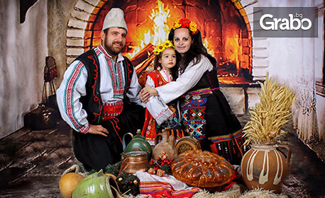 Коледна фотосесия в автентичен български костюм