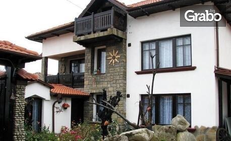 Пред камината с чаша вино: Нощувка за до 10 или 30 души, плюс паркинг