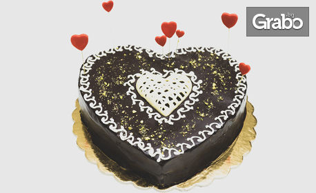Торта по избор във формата на сърце, с персонализиран надпис