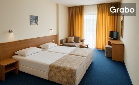 Юни в Златни пясъци - на 150м от морския бряг: Нощувка на база All Inclusive, плюс басейн