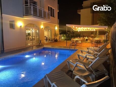 Стартирай сезона в Равда: Нощувка със закуска и възможност за вечеря в двойна стая, плюс открит басейн