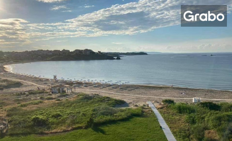 Морска почивка в Царево: Нощувка на база All Inclusive Light, плюс басейн с чадър и шезлонг