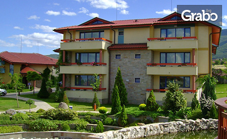 Романтична почивка в столицата: Нощувка със закуска в двойна стая Лукс, плюс бутилка вино