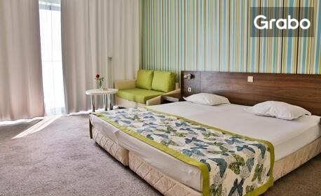 Лятна почивка в Златни пясъци: Нощувка на база All Inclusive, плюс външен басейн с чадър и шезлонг