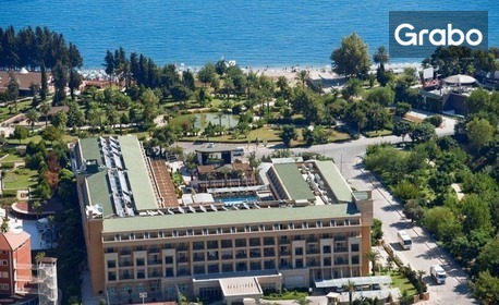 Петзвездна Нова година в Анталия: 4 нощувки на база Ultra All Inclusive в хотел Crystal De Luxe Comfort Collection*****, плюс новогодишна вечеря и самолетен транспорт