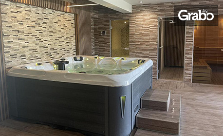 На крачка от морето в Кранево: Нощувка със закуска и вечеря, плюс топъл басейн и релакс зона