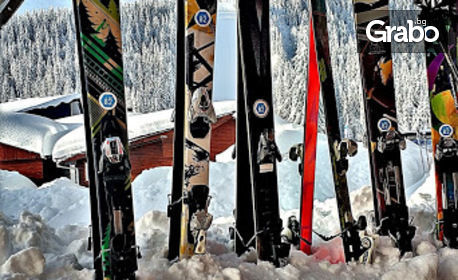 Зимни приключения в Пампорово! Наем на ски или сноуборд оборудване за 1 ден