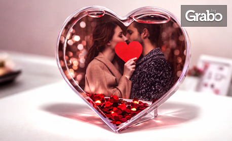 50 разпечатани снимки в размер по избор, плюс персонализирано преспапие със снимка на клиента