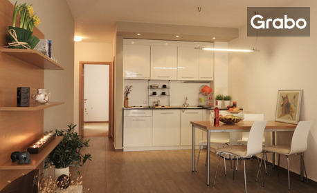 През Май и Юни в Созопол: Нощувка за двама или четирима в студио или апартамент, плюс басейн, чадър и шезлонг,