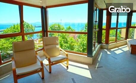 През Април в Поморие: Нощувка със закуска, с възможност за вечеря и лечебни процедури, плюс панорамна термална зона