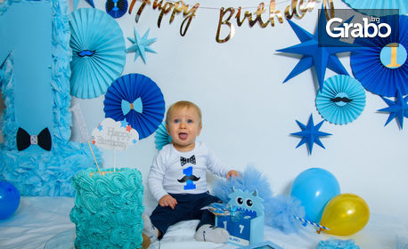 Студийна фотосесия за рожден ден с 10 обработени кадъра или всички сполучливи кадри, плюс ползване на 1 или 2 декора