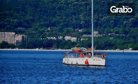 Панорамен круиз с яхта край Варна, плюс обяд на блок маса
