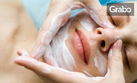 За сияйна красота: Моделиращ масаж на лице, шия и деколте