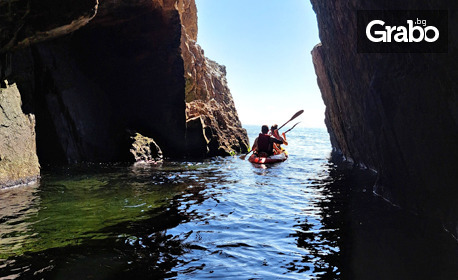 Морско приключение с каяк около островите Свети Иван и Свети Петър, плюс посещение на пещера, манастир и мидените плантации