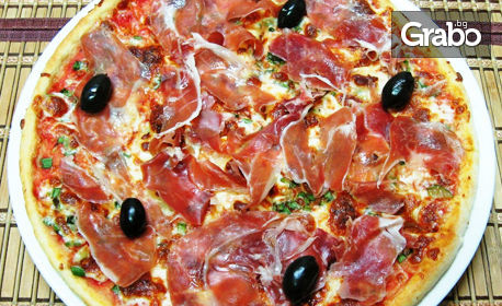 Ръчно приготвена пица по избор - с висококачествени италиански продукти