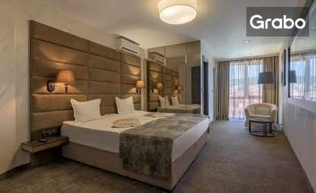 Луксозна почивка в Свети Влас: Нощувка на база 5* All Inclusive, плюс релакс зона и вътрешен акватоничен басейн