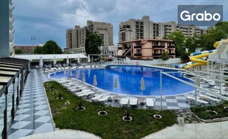 През Август в Слънчев бряг: Нощувка на база All Inclusive Premium, плюс чадър и шезлонг на плажа, водна пързалка и паркинг