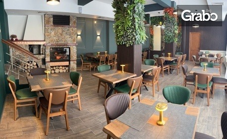 Почивка в сърцето на Родопите: Нощувка в помещение по избор, плюс паркинг, в местност Караманджа, к.к Пампорово