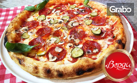 Неповторим италиански вкус: 2 автентични пици по избор от менюто