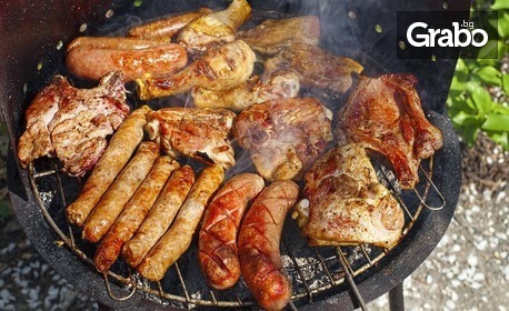 Пилешка пържола, татарско кюфте, 10 кебапчета или кюфтета със салата или микс от колбаси - за вкъщи