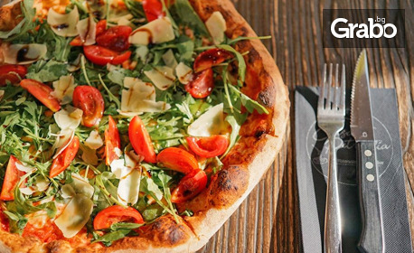 Хапване за вкъщи или на място! Автентична италианска пица по избор, плюс панакота
