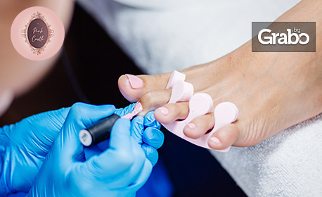 Педикюр с гел лак, с възможност за френски стил, омбре, леки декорации, пигмент или котешко око, от The Pink Castle Педикюр с гел лак, с възможност за френски стил, омбре, леки декорации, пигмент или котешко око, от The Pink Castle