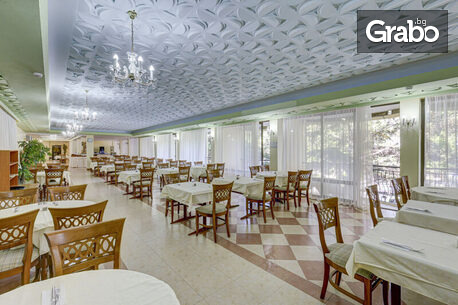 Цяло лято в Златни пясъци: Нощувка на база All Inclusive, плюс релакс зона и басейни