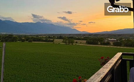 Прохладна почивка край Банско: Нощувка, плюс минерален басейн и паркинг, с. Баня