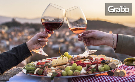 Дегустационен комплект за "Дефиле вино и гурме" на 10 - 12 Май: Стъклена брандирана чаша за вино, кожен държач "Свободни ръце" и 12 жетона за дегустация на вино