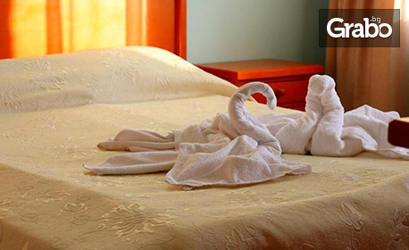 Зимен сезон в Банско: Нощувка със закуска в единична, двойна стая или апартамент, плюс релакс зона и паркинг