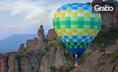 Панорамно издигане с балон над Белоградчишките скали