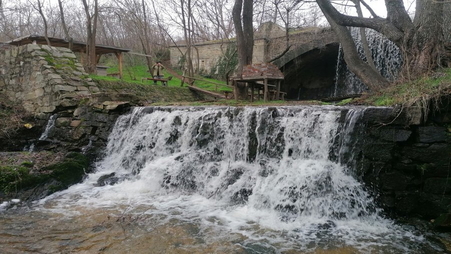 Клондайк дом с водопадом где находится