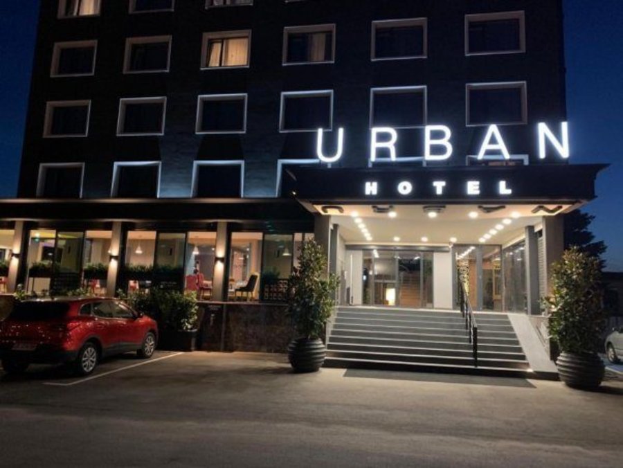 Адрес урбан. Урбан отель. Урбан отель Бишкек. Отель Urban Deck Colombo. Sub Urban Hotel.