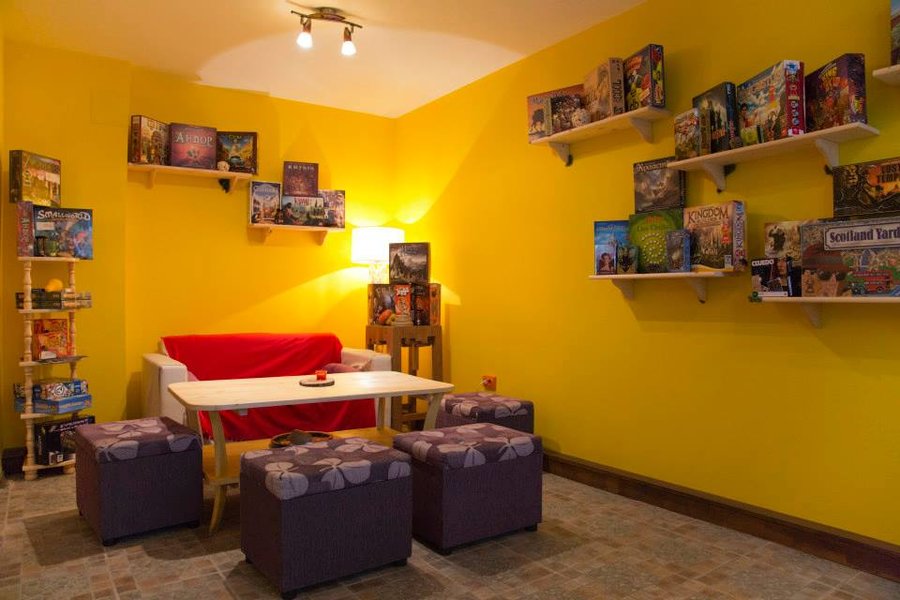 Board Game Bar "Трите трола" Опознай.bg